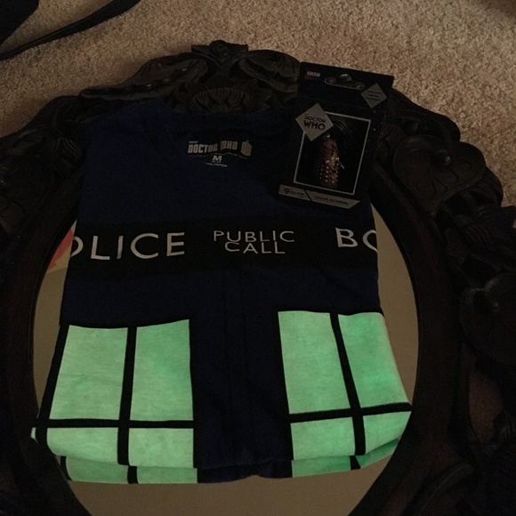 NWOT- Dr. Who T- Shirt glo in dark & Diecast Dalek available only in UK - Picture 5 of 8